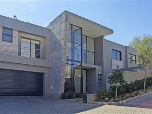 3 Bed House in Hyde Park