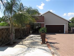 3 Bed House in Pebble Rock