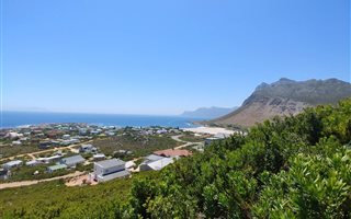 1416 m² Land available in Rooi Els