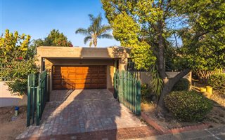 2 Bedroom House in Bromhof