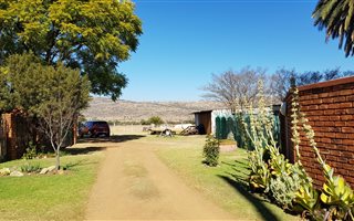 8.6 ha Farm in Kameeldrift West