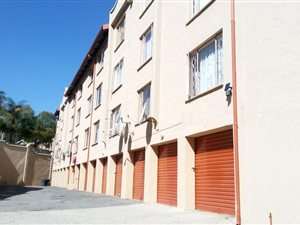 2 Bed Apartment in Helderkruin