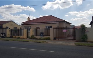 2 Bedroom House in Krugersdorp West