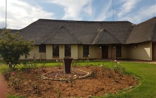 11 Bedroom House in Kameeldrift East