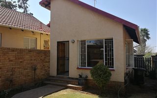 1 Bedroom Garden Cottage in Van Riebeeck Park