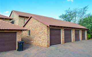 3 Bedroom Townhouse in Hazeldean (Silverlakes Surroundings)