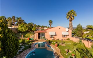 3 Bedroom House in Berg En Dal
