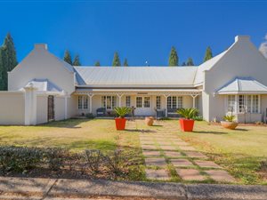 4 Bed House in Silver Lakes Golf Estate