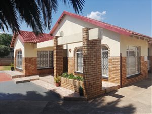 3 Bed House in Lourenspark