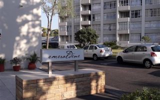 3 Bedroom Apartment in Wynberg