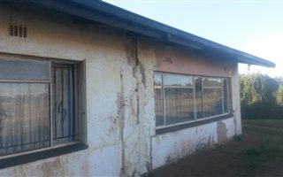 4 Bedroom House in Kookrus