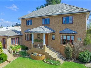 4 Bedroom House in Bergsig