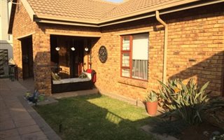3 Bedroom Simplex in Bartlett