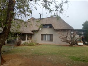 6 Bed House in Vandermerweskroon