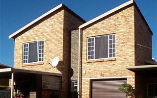 4 Bedroom Townhouse in Ruimsig