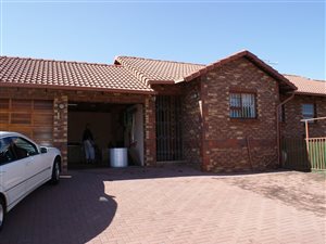 3 Bed House in Van Riebeeck Park