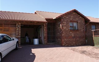 3 Bedroom House in Van Riebeeck Park