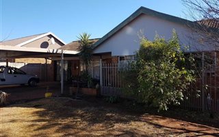 4 Bedroom House in Gardenia Park