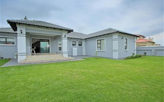 4 Bedroom House in Helderwyk Estate