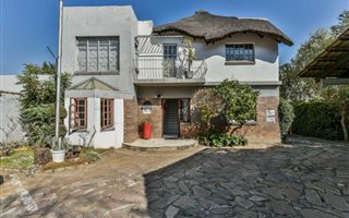 380 m² Commercial space in Parktown North