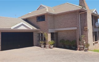 4 Bedroom House in Vredenburg
