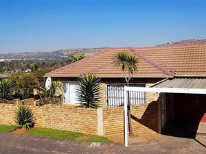 2 Bed Townhouse in Wilgeheuwel