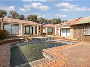 7 Bed House in Illiondale