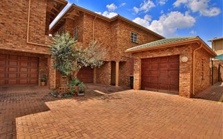 3 Bedroom Apartment in Radiokop