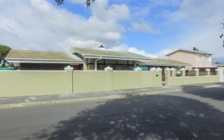 5 Bedroom House in Goodwood