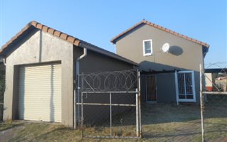 2 Bedroom Duplex in Vanderbijlpark CE7