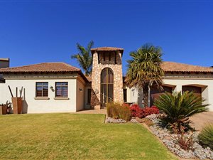 4 Bed House in Ebotse Estate