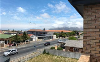 2 Bedroom Apartment in Grassy Park