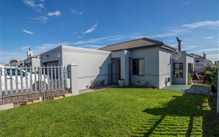 3 Bedroom House in Burgundy Estate