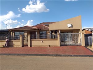 6 Bed House in Katlehong