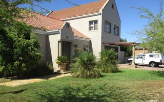 3 Bedroom House in Eikenbosch