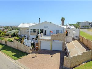 9 Bed House in C Place