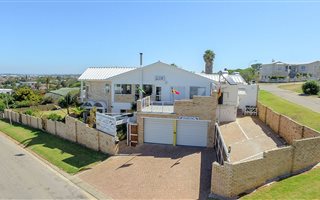9 Bedroom House in C Place