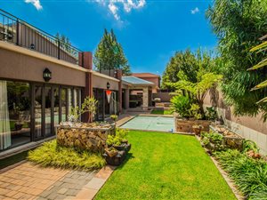 6 Bed House in Ebotse Estate