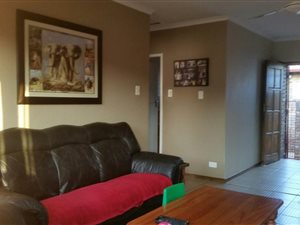 2 Bed Townhouse in Rooihuiskraal North
