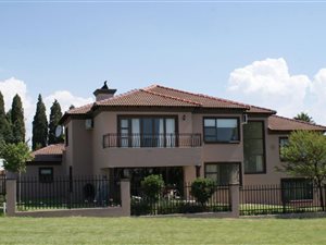 4 Bed House in Blue Valley Golf Estate