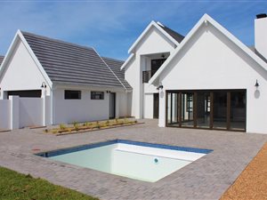 4 Bedroom House in St Francis Bay Canals