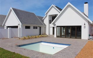 4 Bedroom House in St Francis Bay Canals