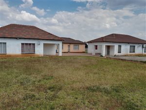 6 Bed House in Homestead Apple Orchards