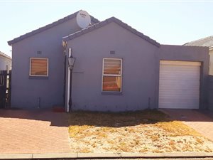 3 Bed House in Strandfontein