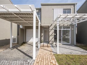 3 Bed House in Somerset Lakes