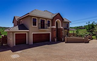 4 Bedroom House in Rietvlei Heights Country Estate