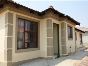 3 Bed House in Halfway House