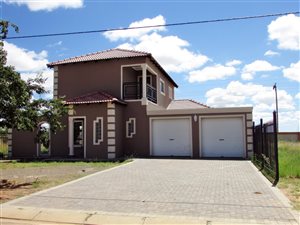 3 Bed House in Mandela View