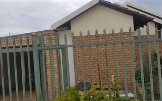 3 Bedroom House in African Jewel