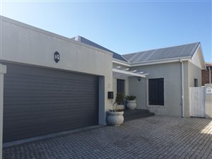 3 Bed Townhouse in Graanendal